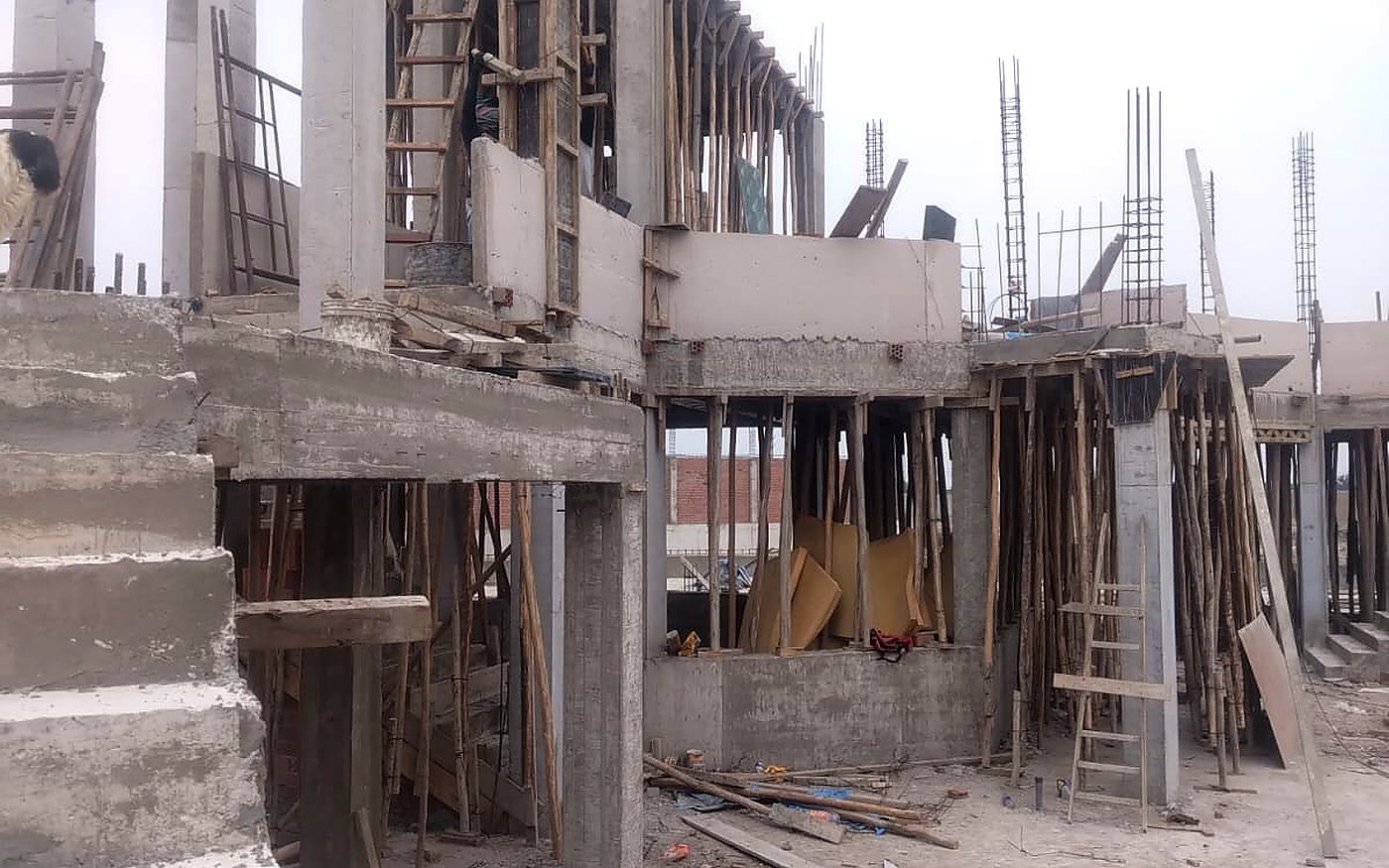Columnas y adecuación de infraestructura