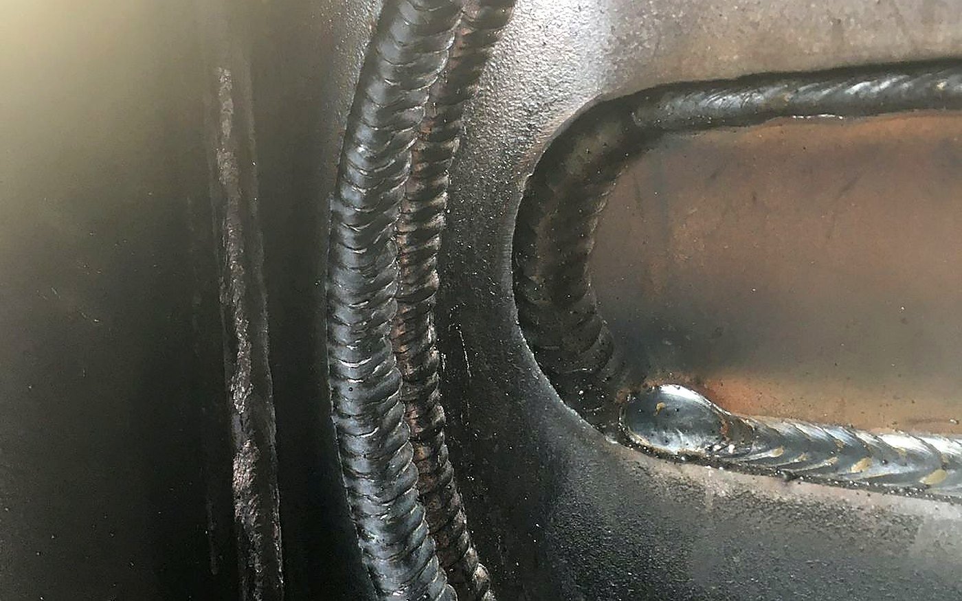 Detalle de soldadura en estructura metálica