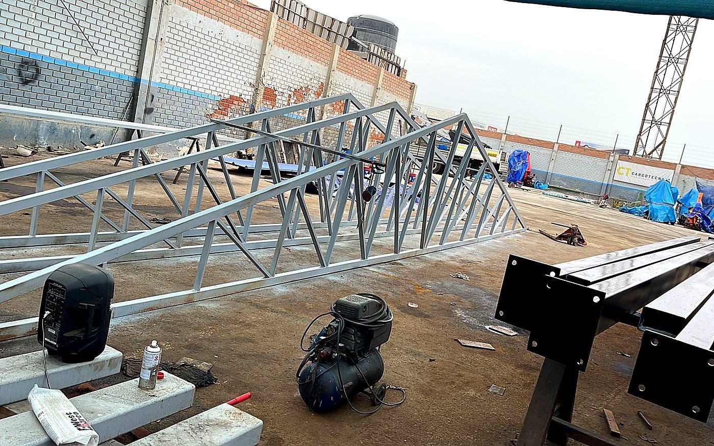 Estructura metálica preparada para montaje